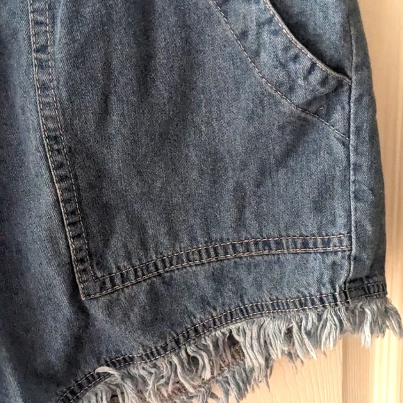 🌸 Stretchy Jean Shorts - Picture 3 of 5